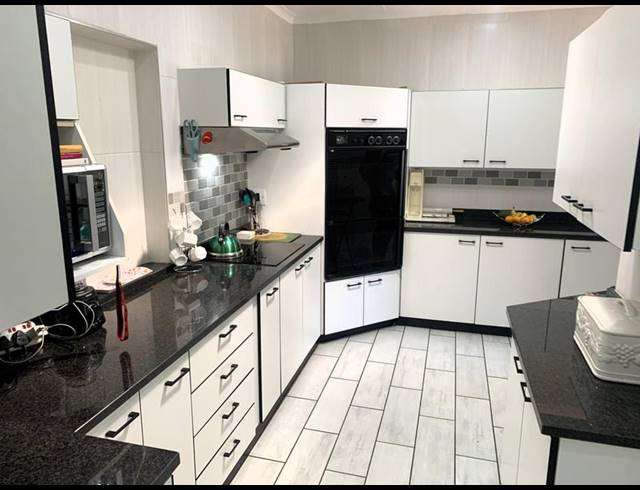 4 BEDROOM HOUSE FOR SALE IN FREEWAY PARK